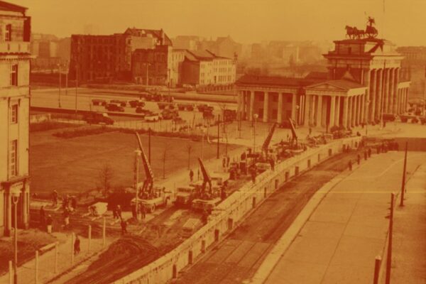 The Berlin Wall: How the World Learned of Its Construction in 1961