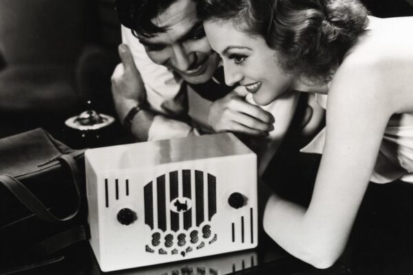 The Rise of Radio News: How the 1930s Became the First Decade of Broadcast Journalism