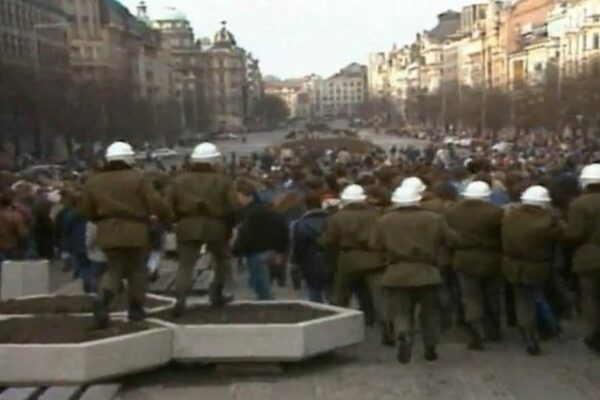 The Velvet Revolution: Eyewitness Accounts from the Streets of Prague, November 1989