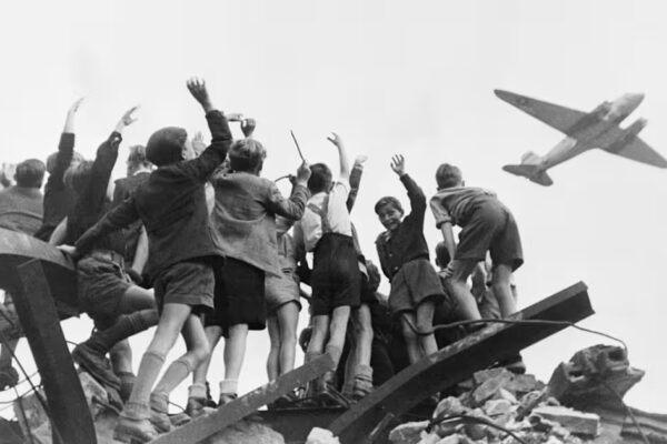 The Berlin Airlift Through Contemporary Reports: How the World Saw the Great Gamble of 1948