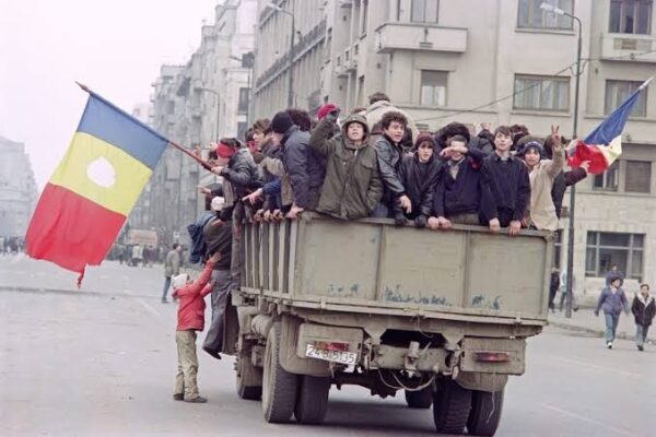 The Romanian Revolution of 1989: How Contemporary Reports Captured the Fall of Ceaușescu