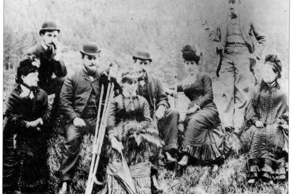 Reading the Past: How to Interpret Old Photographs as Historical Evidence
